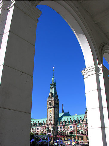 Rathaus und Alster Arkaden