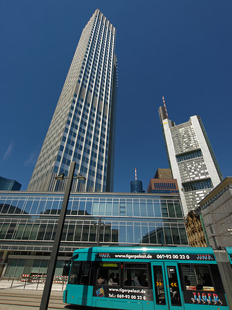 Foto Eurotower neben Commerzbanktower