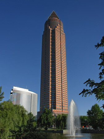 Messeturm mit Ludwig-Erhard-Anlage Fotos