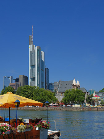 Foto Skyline von Frankfurt mit Schöfferhofer Weizen - Frankfurt am Main