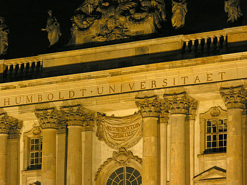 Alte Bibliothek am Bebelplatz bei Nacht Fotos