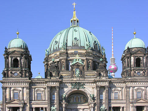 Berliner Dom mit Fernsehturm