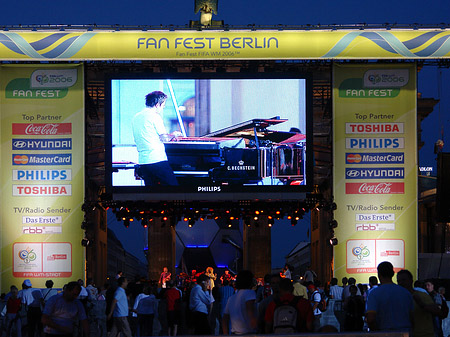 Foto Fanfest bei Nacht
