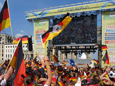 Bühne auf dem Fanfest Fotos