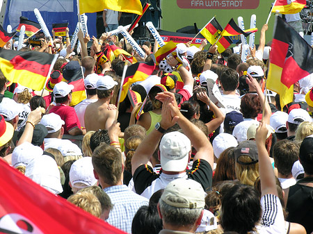 Fanfest - Menchenmasse Foto 