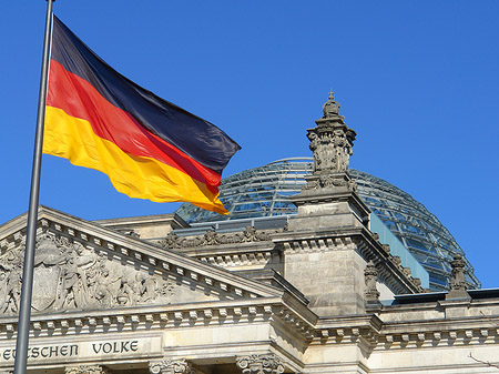 Fotos Flagge mit Kuppel | Berlin