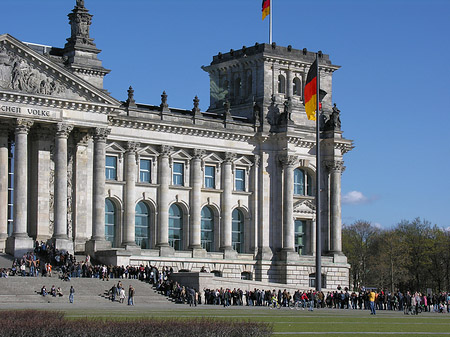 Touristen am Reichstag Fotos