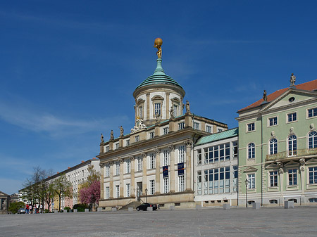 Rathaus mit Knobelsdorffhaus Fotos