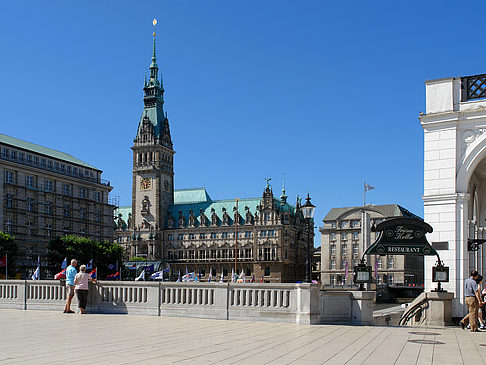 Foto Blick auf Rathaus vom Jungfernstieg - Hamburg