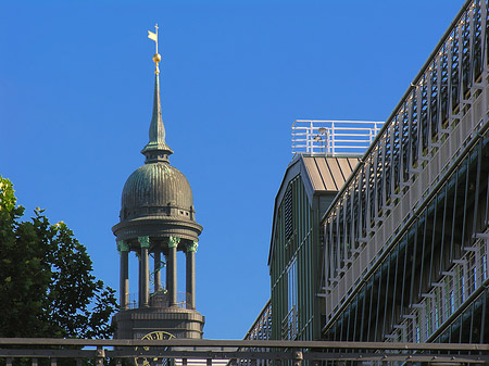 Turm der St.-Michaelis-Kirche Foto 