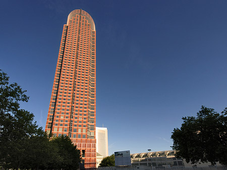 Foto Messeturm mit Kastor - Frankfurt am Main