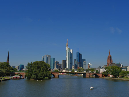 Foto Skyline von Frankfurt mit Alter Brücke