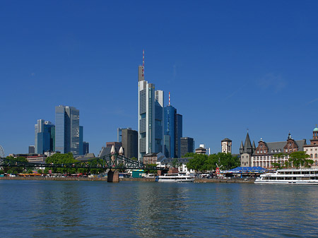 Skyline von Frankfurt mit Saalhof Fotos