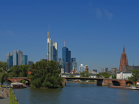 Foto Skyline von Frankfurt mit Ufer - Frankfurt am Main