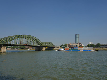 Hohenzollernbrücke reicht ans Kennedyufer Foto 