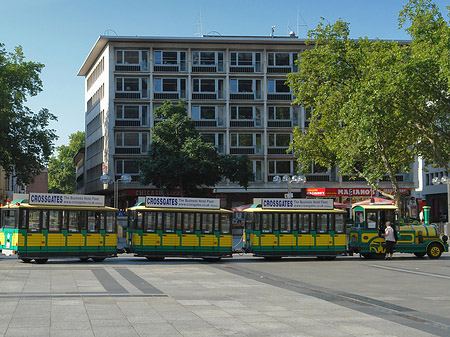 Roncalliplatz mit Wolters Bimmelbahn Fotos