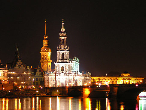 Hofkirche bei Nacht Fotos