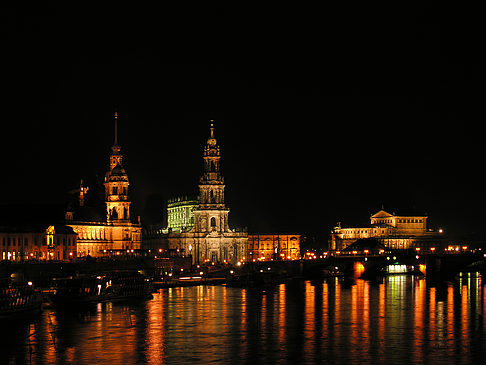 Hofkirche bei Nacht