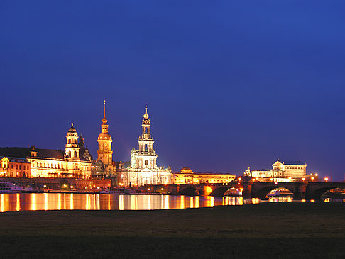 Hofkirche bei Nacht Foto 